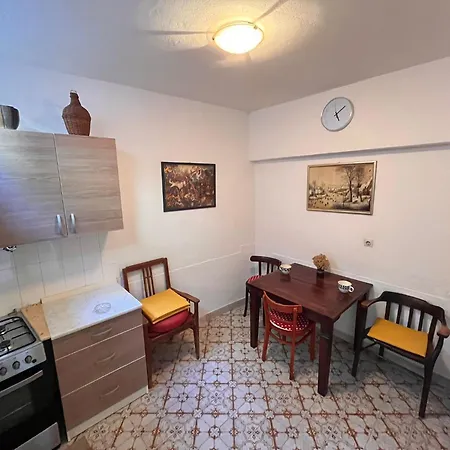 Apartman House Nenolino *